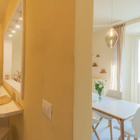 Linda 2 By Rent All Apartment Como
