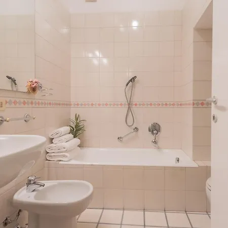Linda 2 By Rent All Apartment *